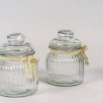 Glas mit Deckel gerillt