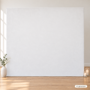 weiße Wand für das Holzgestell / Traubogen