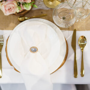 Teller, Besteck, Gläser, Tassen, Candy Bar, Getränkespender, Servietten, Platzteller